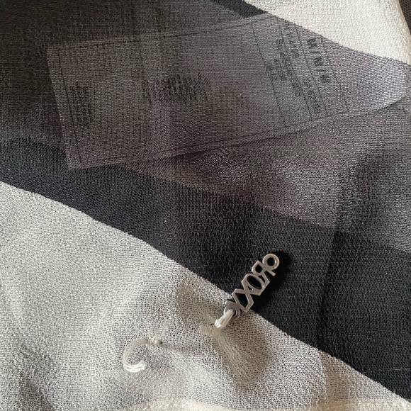 Sheer Roxy Beach Coverup. - Picture 3 of 3